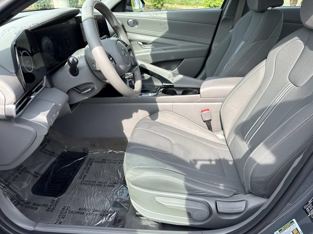 Used 2023 Hyundai Elantra SEL w/ Convenience Package FWD image 24