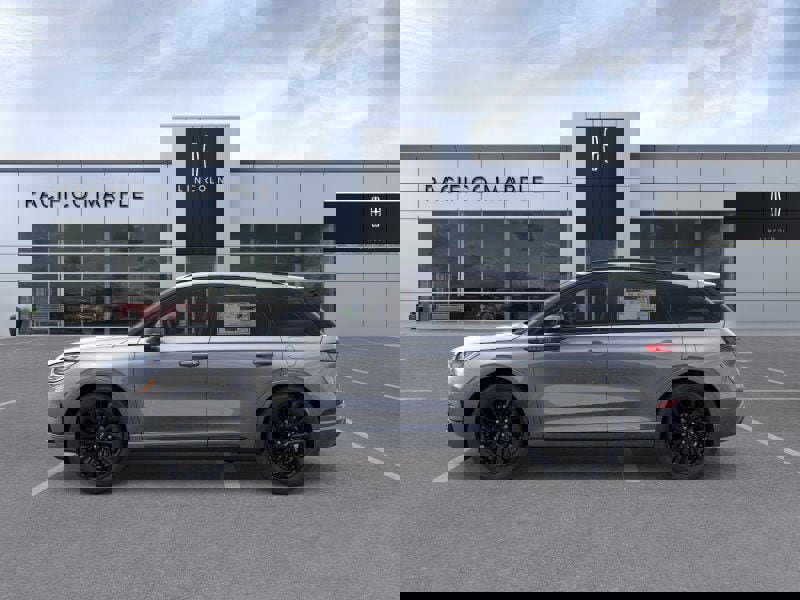 New 2026 Lincoln Corsair Premiere image 3