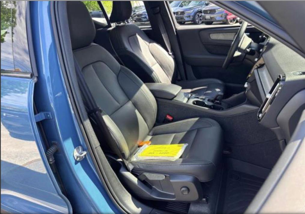 Used 2024 Volvo XC40 B5 Core AWD/4WD image 19