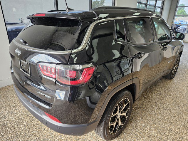 Used 2024 Jeep Compass Limited AWD/4WD image 2