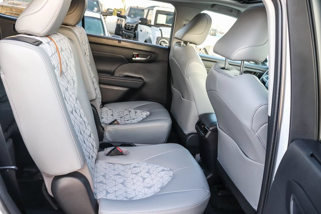 Used 2022 Toyota Highlander Bronze Edition AWD/4WD image 19