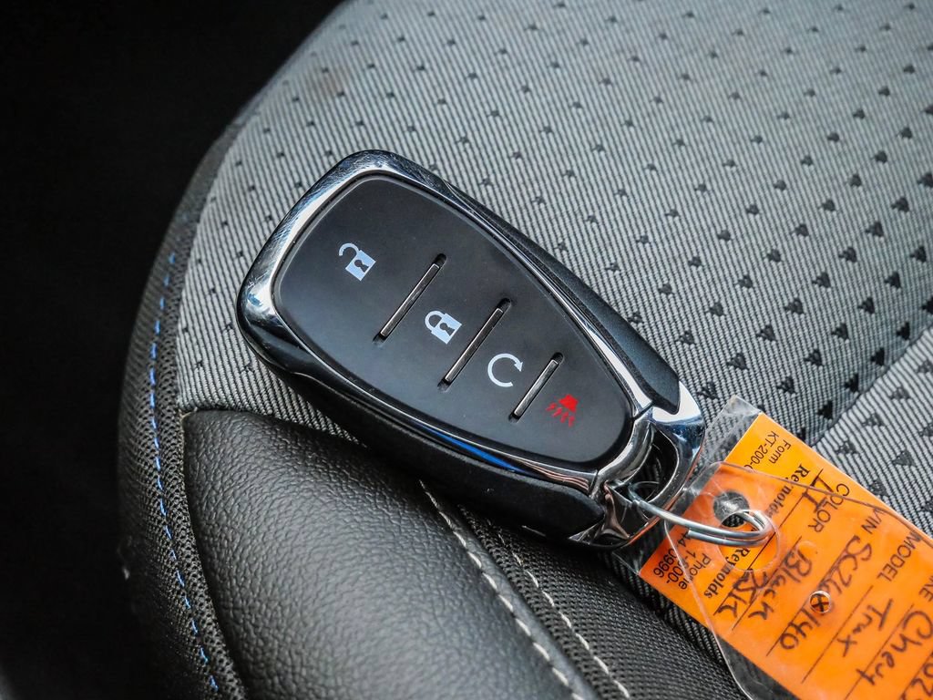 Used 2025 Chevrolet Trax LT FWD image 47