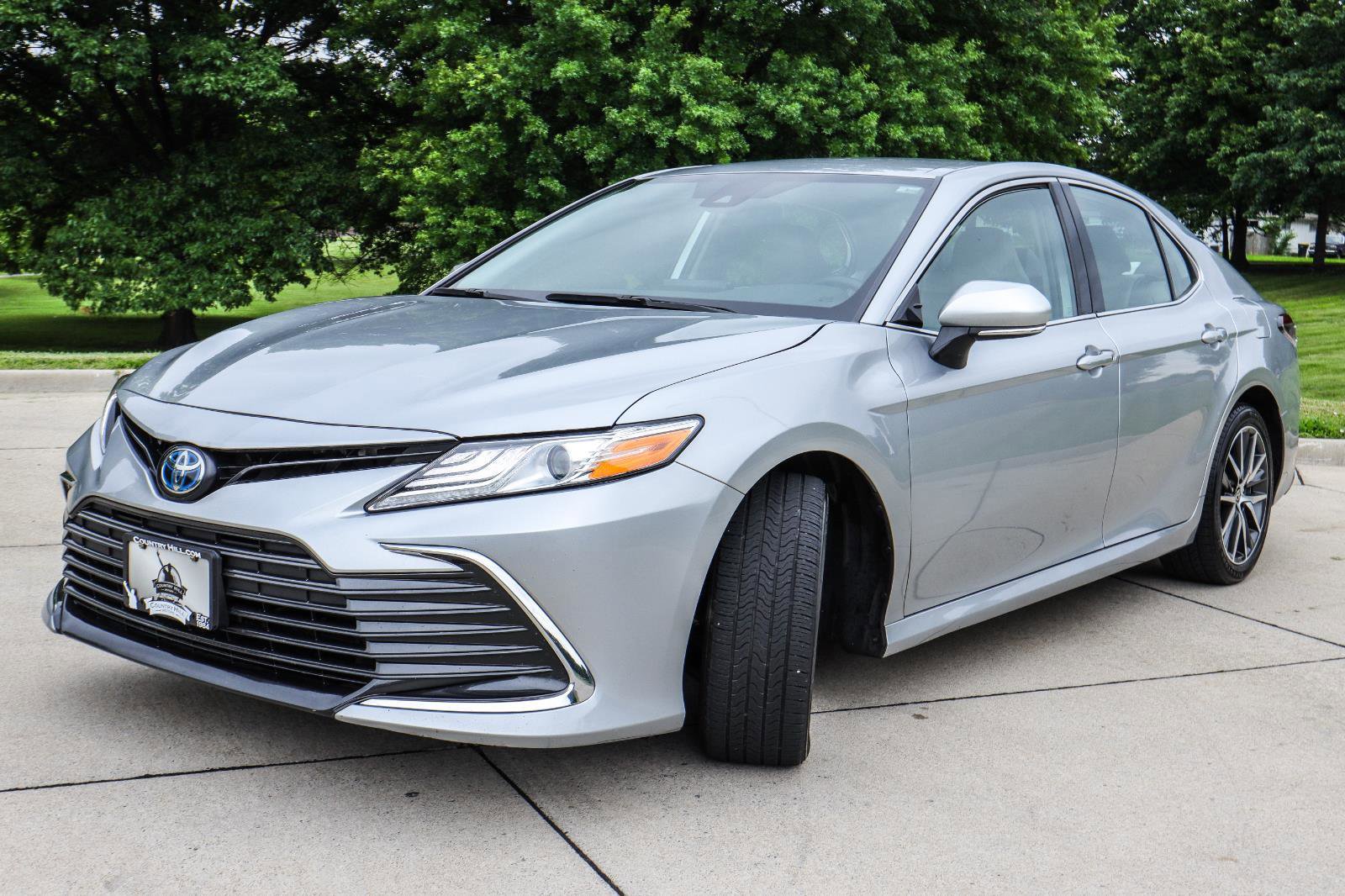 Used 2024 Toyota Camry XLE FWD image 3