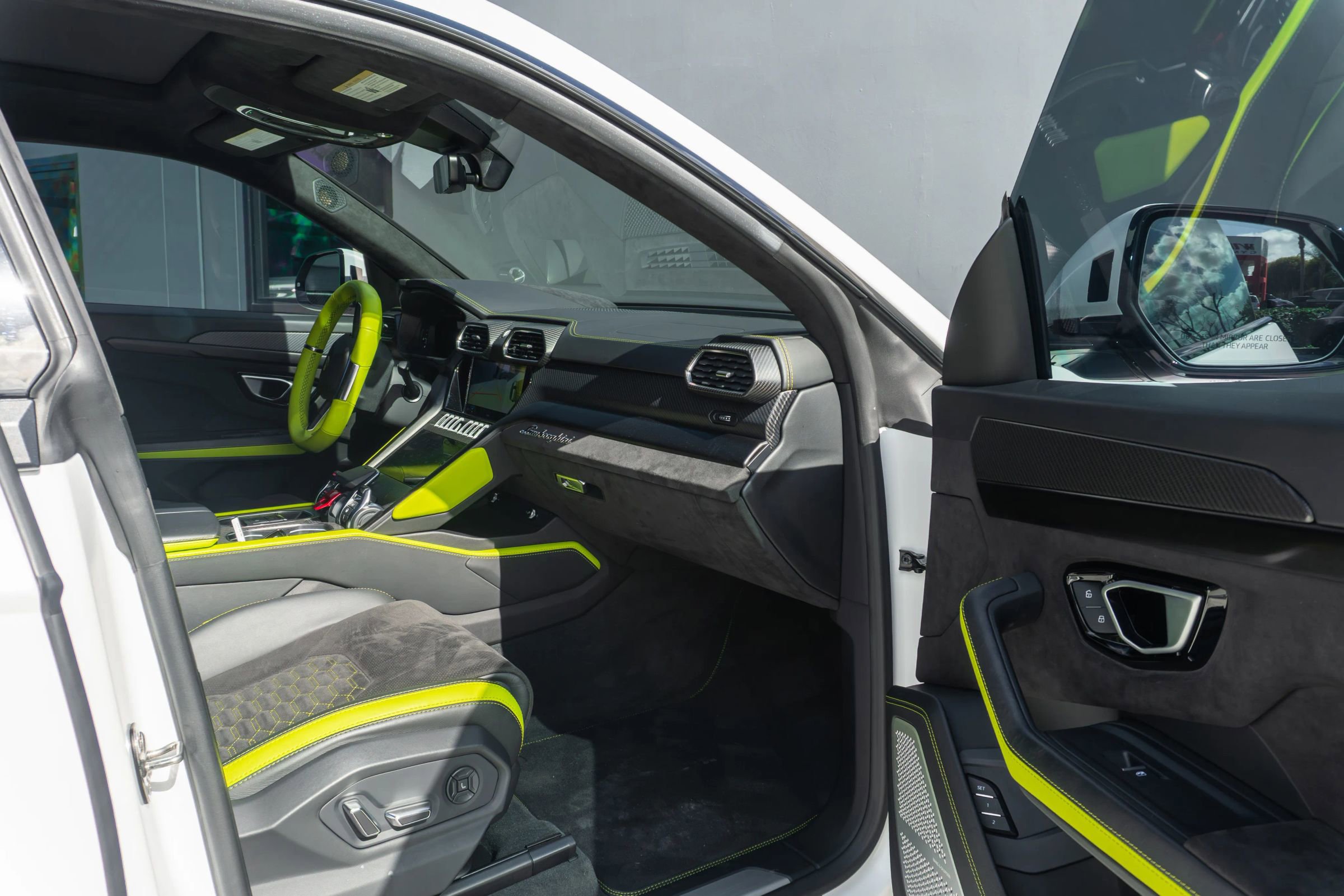 Used 2022 Lamborghini Urus image 61