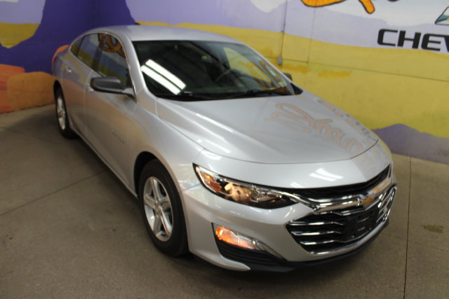 Used 2020 Chevrolet Malibu LS FWD image 2