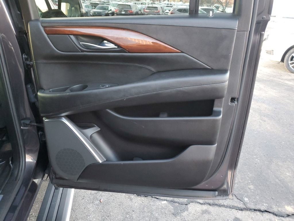 Used 2016 Cadillac Escalade ESV Premium image 32