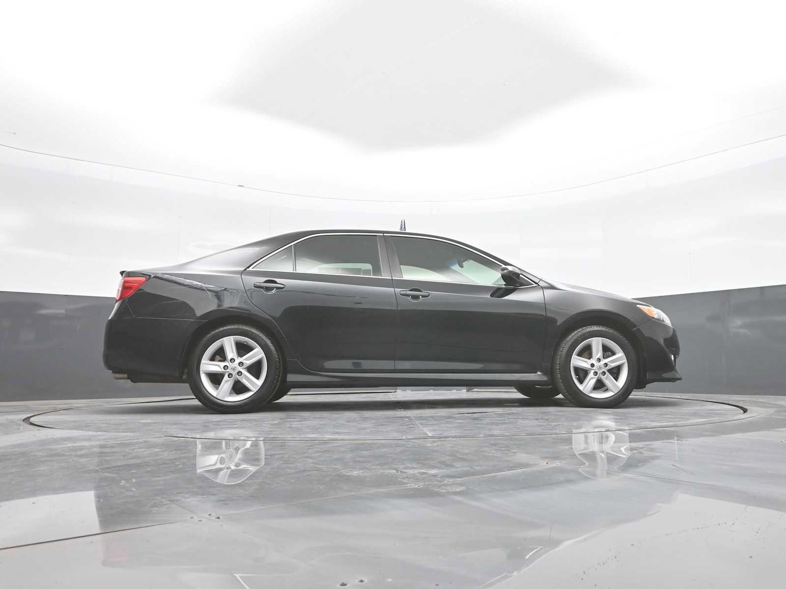 Used 2014 Toyota Camry SE FWD image 76