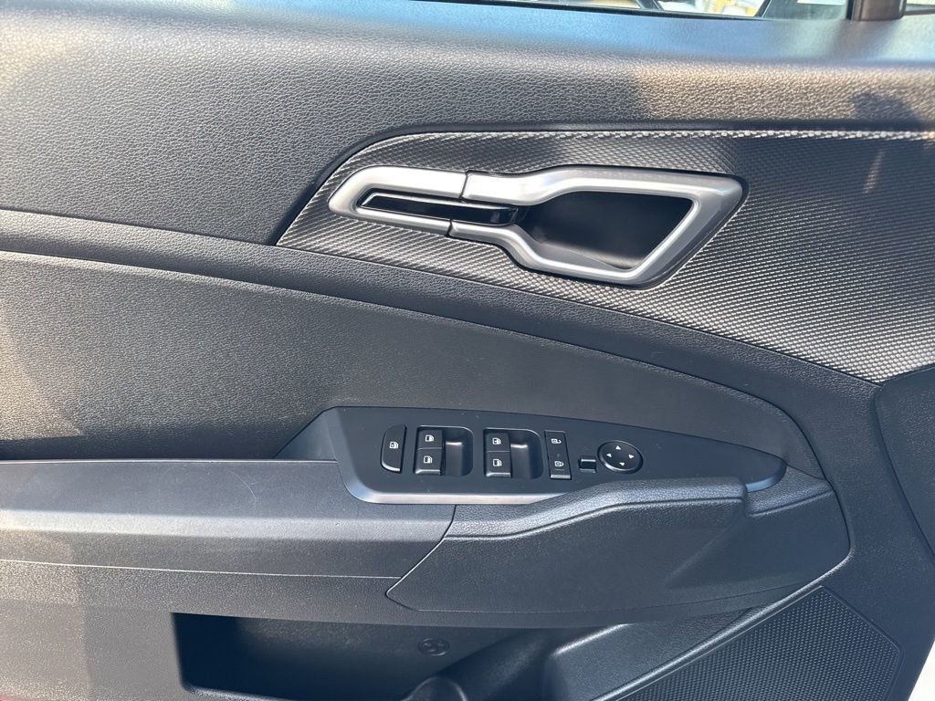 Used 2023 Kia Sportage LX image 11