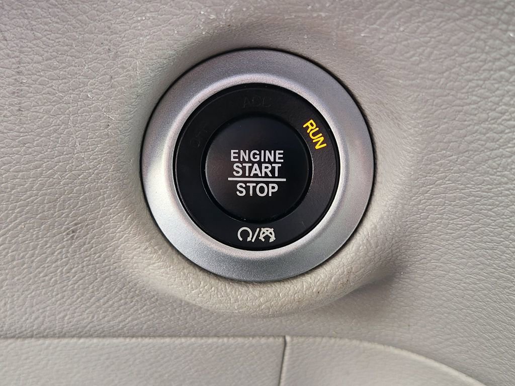 Used 2023 Chrysler Voyager LX FWD image 17