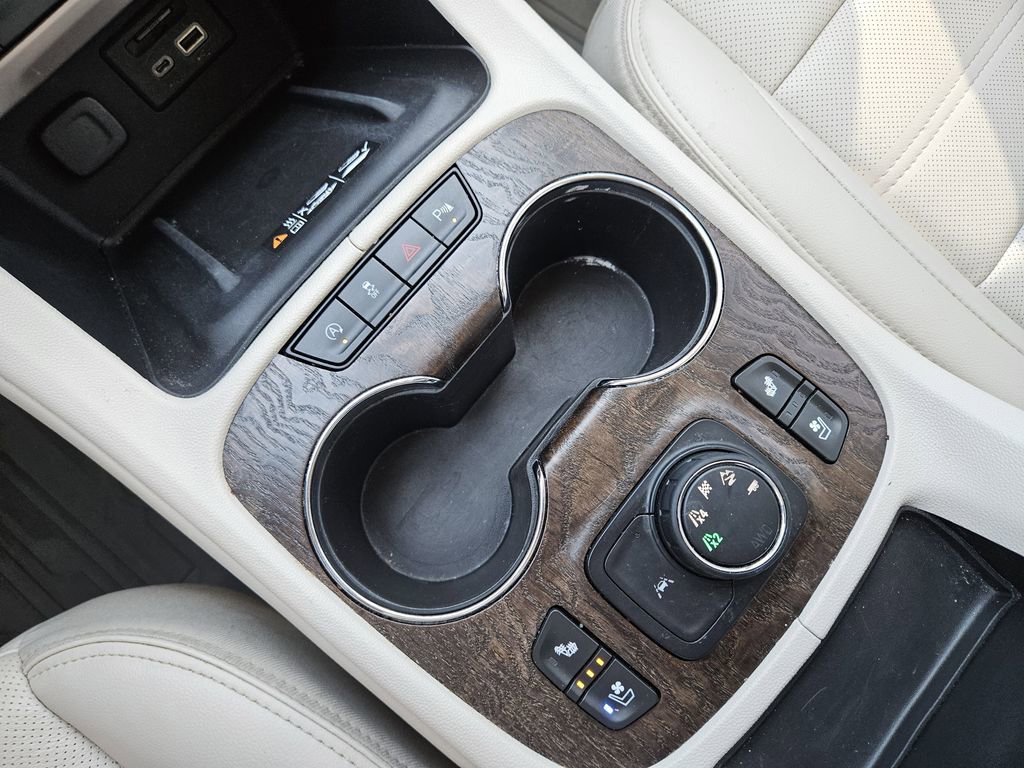 Used 2021 GMC Acadia Denali w/ Denali Ultimate Package AWD/4WD image 24