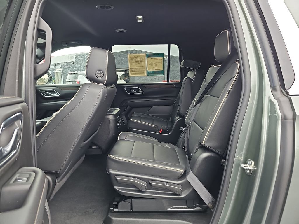 Used 2023 Chevrolet Suburban Premier image 19