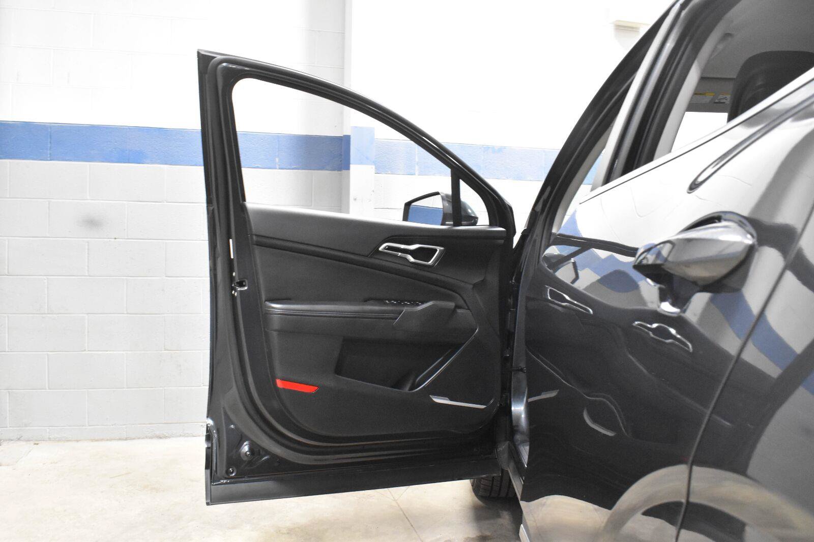Used 2024 Kia Sportage EX FWD image 12