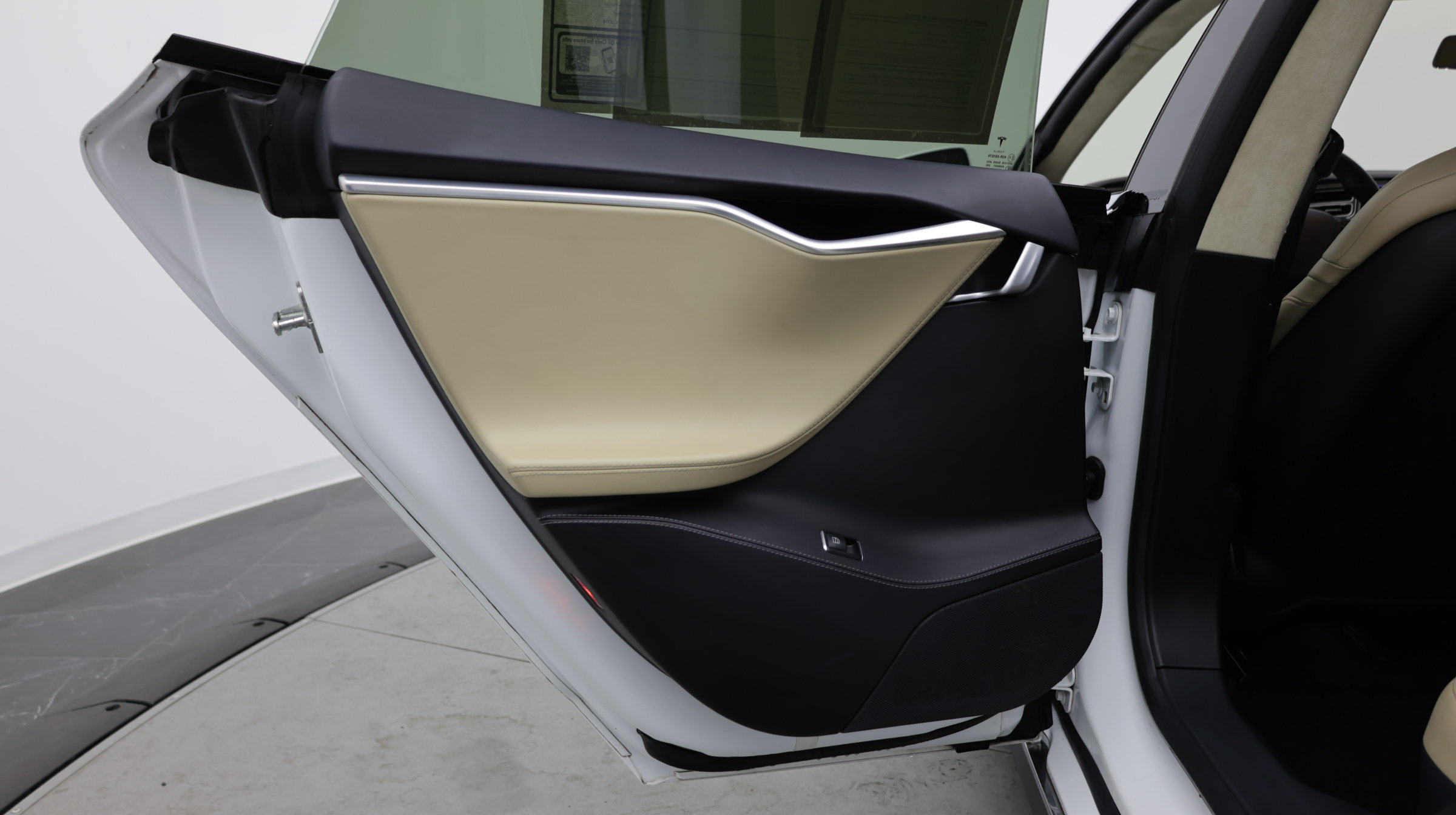 Used 2016 Tesla Model S 70 RWD image 22