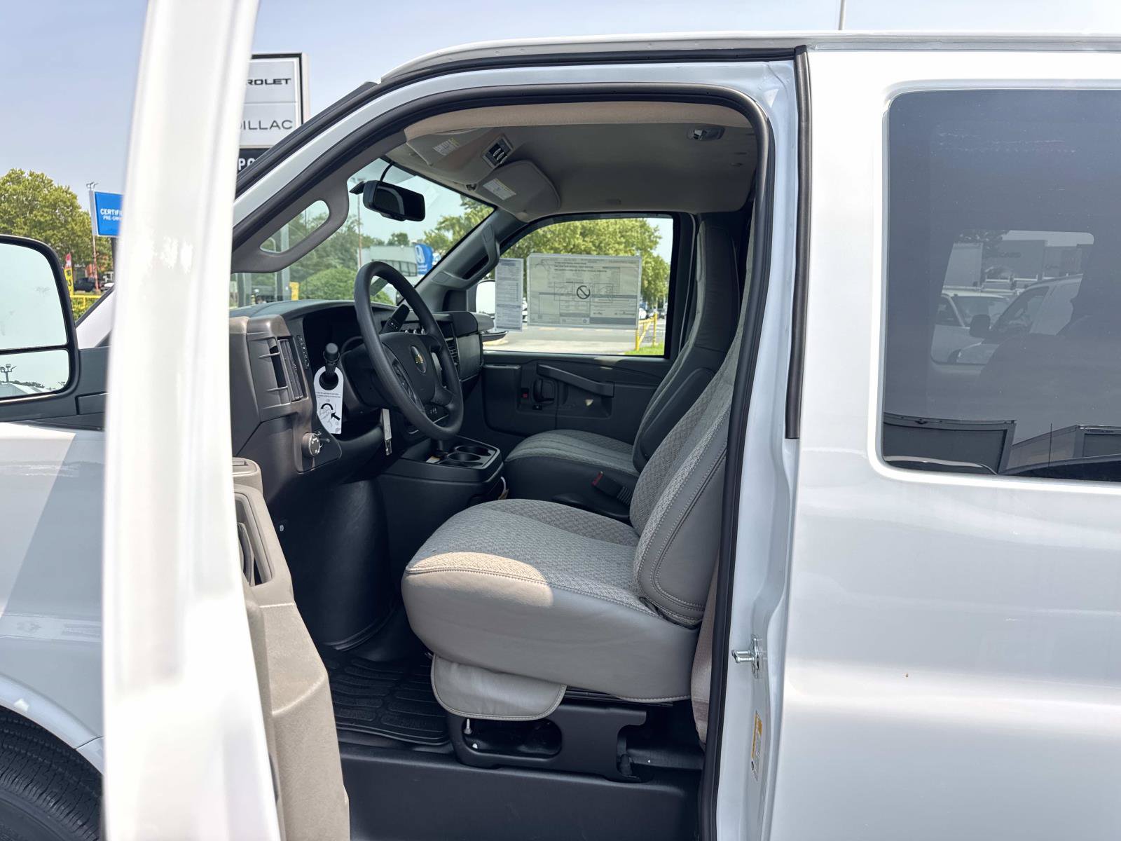 New 2026 Chevrolet Express 3500 LS w/ Chrome Appearance Package RWD image 18