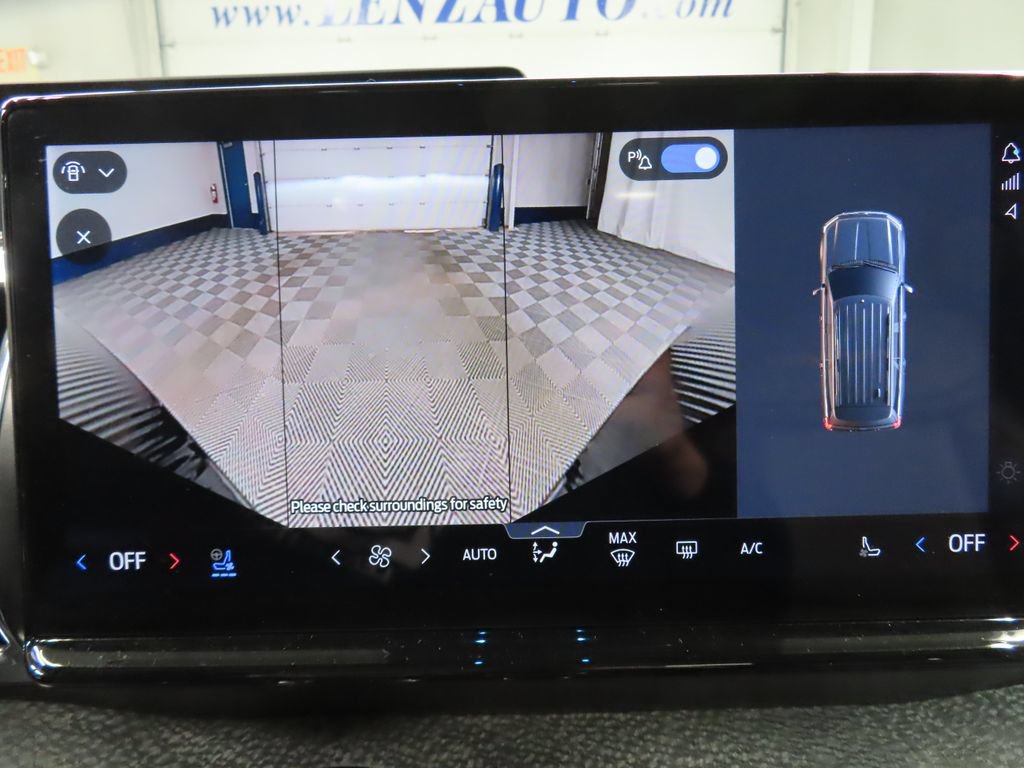 Used 2025 Ford Expedition Tremor AWD/4WD image 19