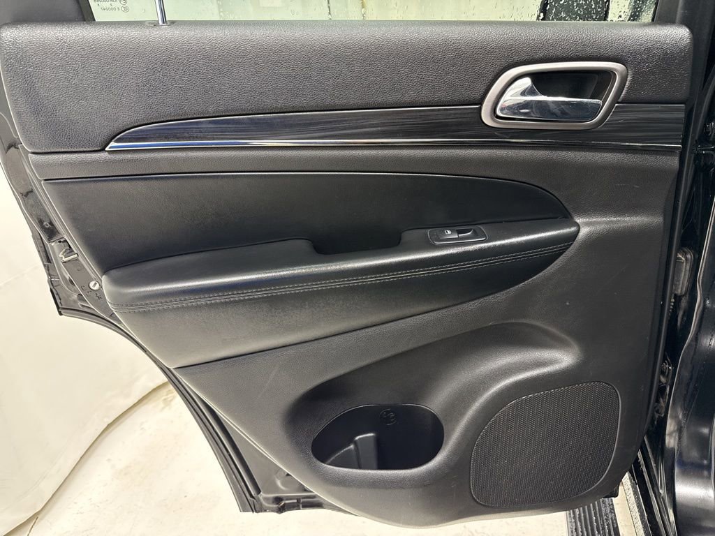 Used 2019 Jeep Grand Cherokee Limited AWD/4WD image 15