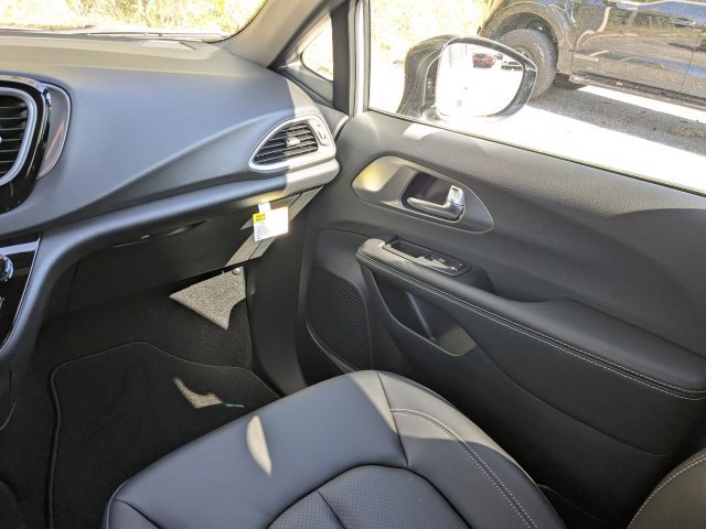 New 2026 Chrysler Voyager LX FWD image 17