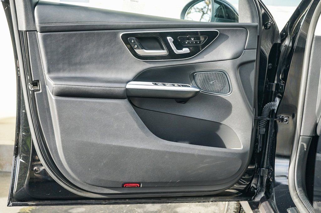 Used 2024 Mercedes-Benz GLC 300 image 19