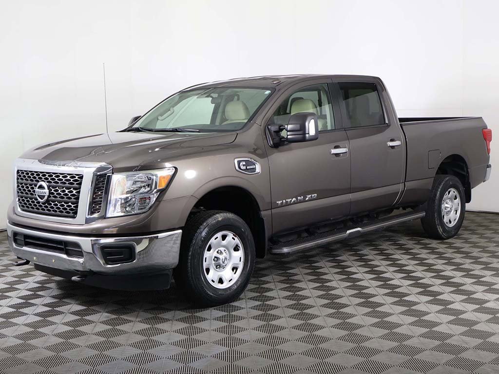 Used 2017 Nissan Titan SV image 5