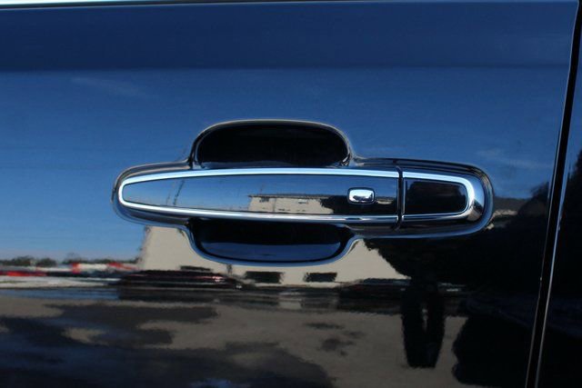 Used 2022 GMC Acadia Denali w/ Denali Ultimate Package image 9