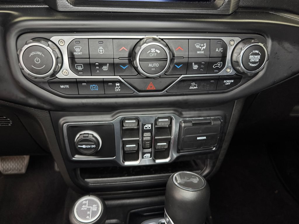 Used 2023 Jeep Wrangler Unlimited Sahara w/ Cold Weather Group AWD/4WD image 18