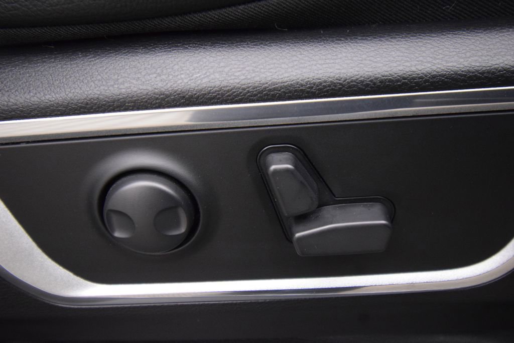 Used 2024 RAM 1500 Laramie AWD/4WD image 26