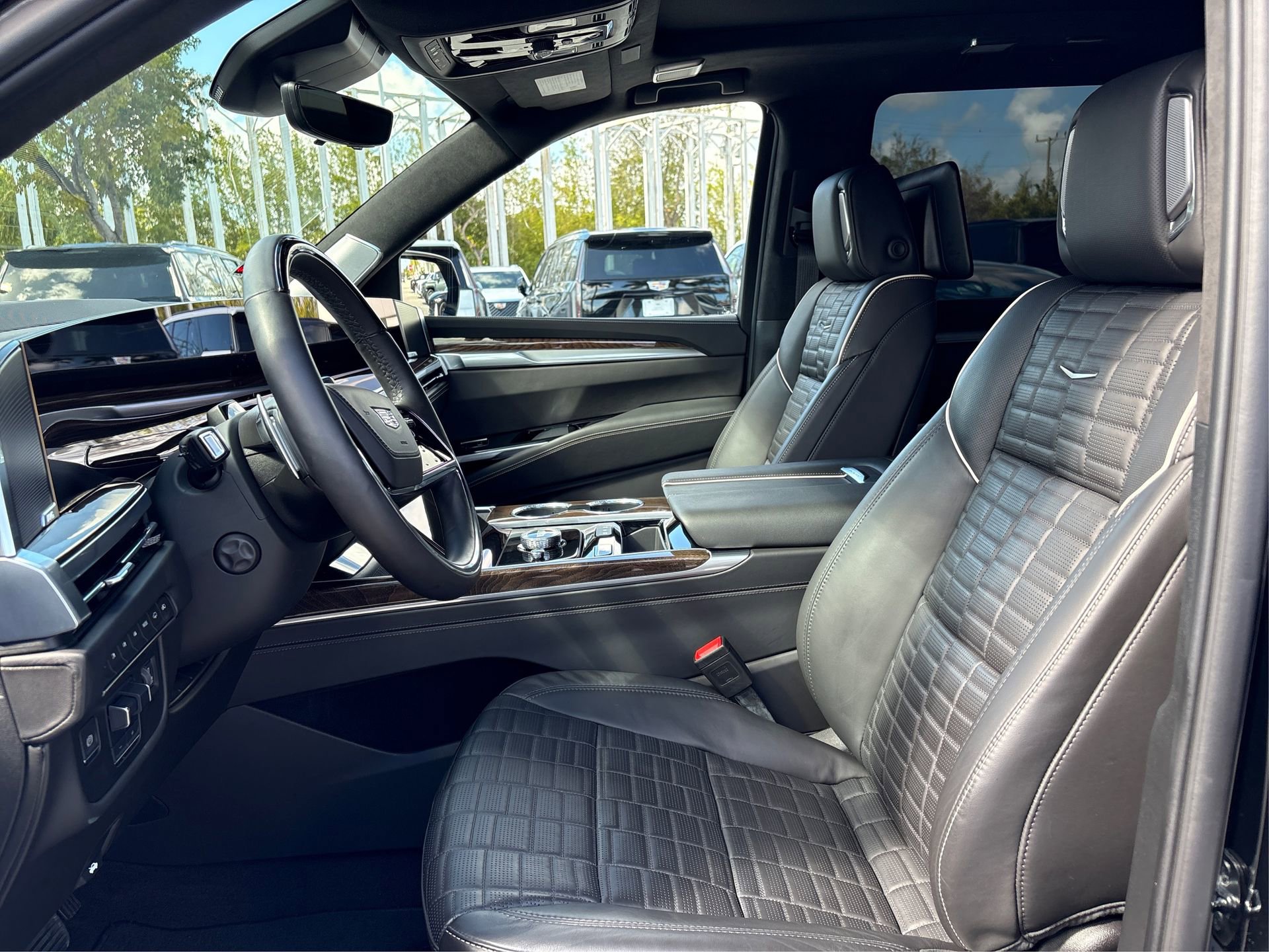 Certified 2025 Cadillac Escalade ESV Sport Platinum image 11