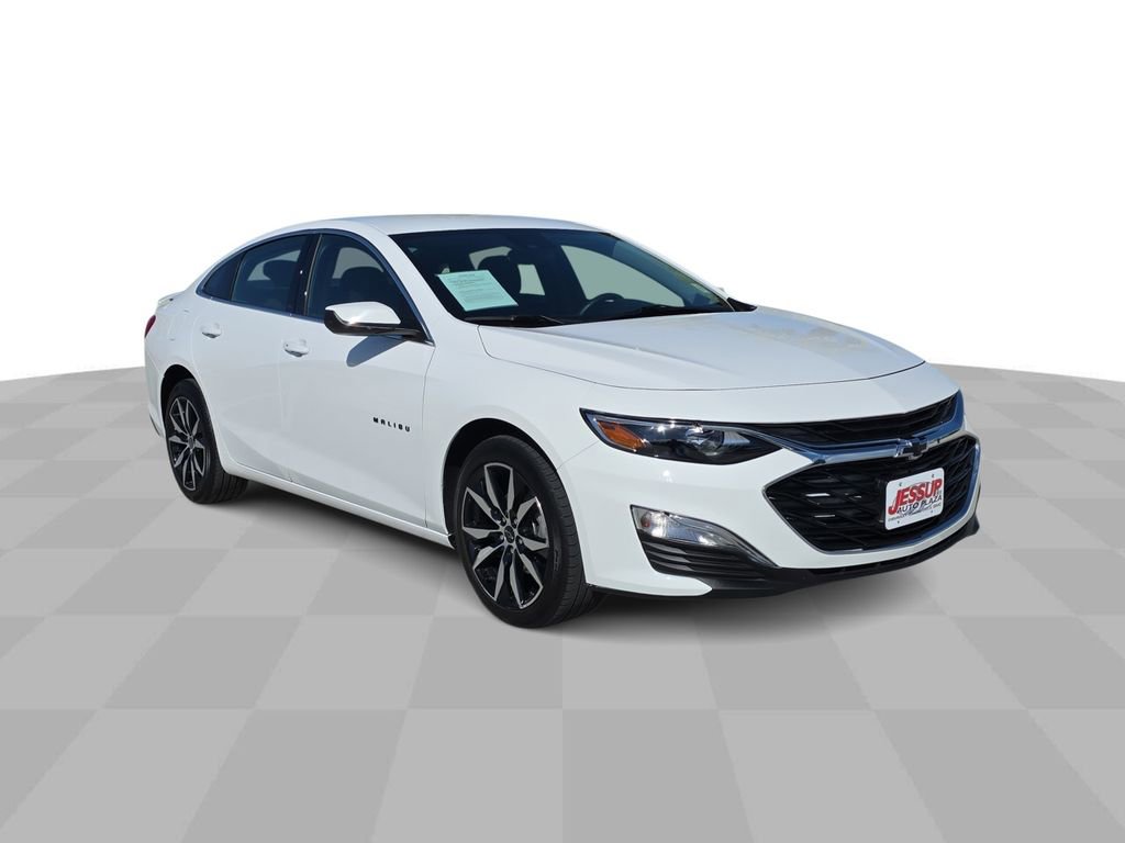 Used 2025 Chevrolet Malibu RS image 2