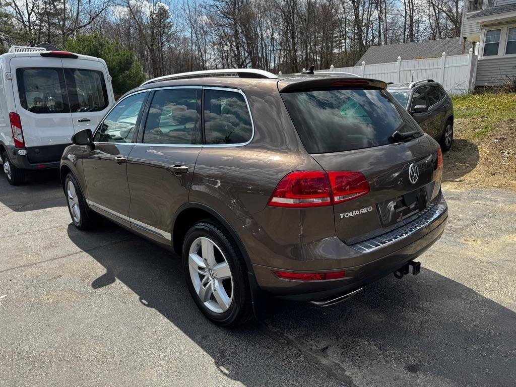 Used 2014 Volkswagen Touareg Sport image 4