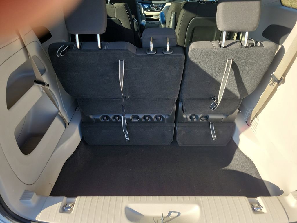 Used 2023 Chrysler Voyager LX image 36