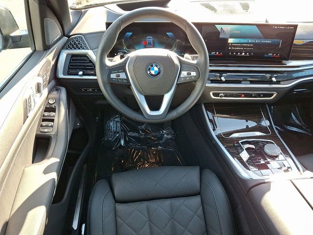 Used 2025 BMW X5 xDrive50e w/ Climate Comfort Package image 11