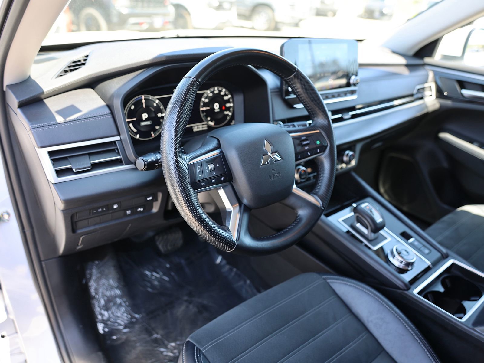 Used 2024 Mitsubishi Outlander 4WD Plug-In Hybrid image 18