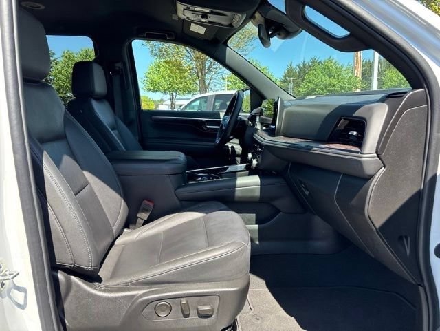 Used 2025 Chevrolet Tahoe Z71 AWD/4WD image 15
