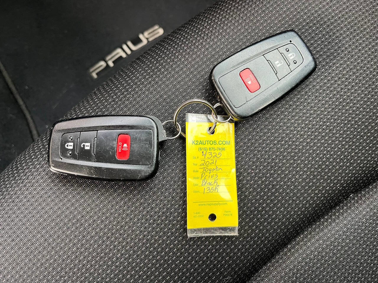 Used 2021 Toyota Prius L Eco FWD image 13