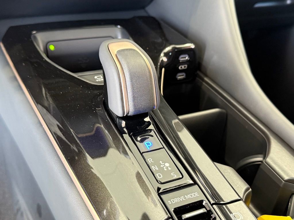 New 2025 Toyota Crown Signia image 25