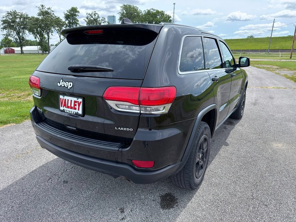 Used 2017 Jeep Grand Cherokee Laredo AWD/4WD image 10