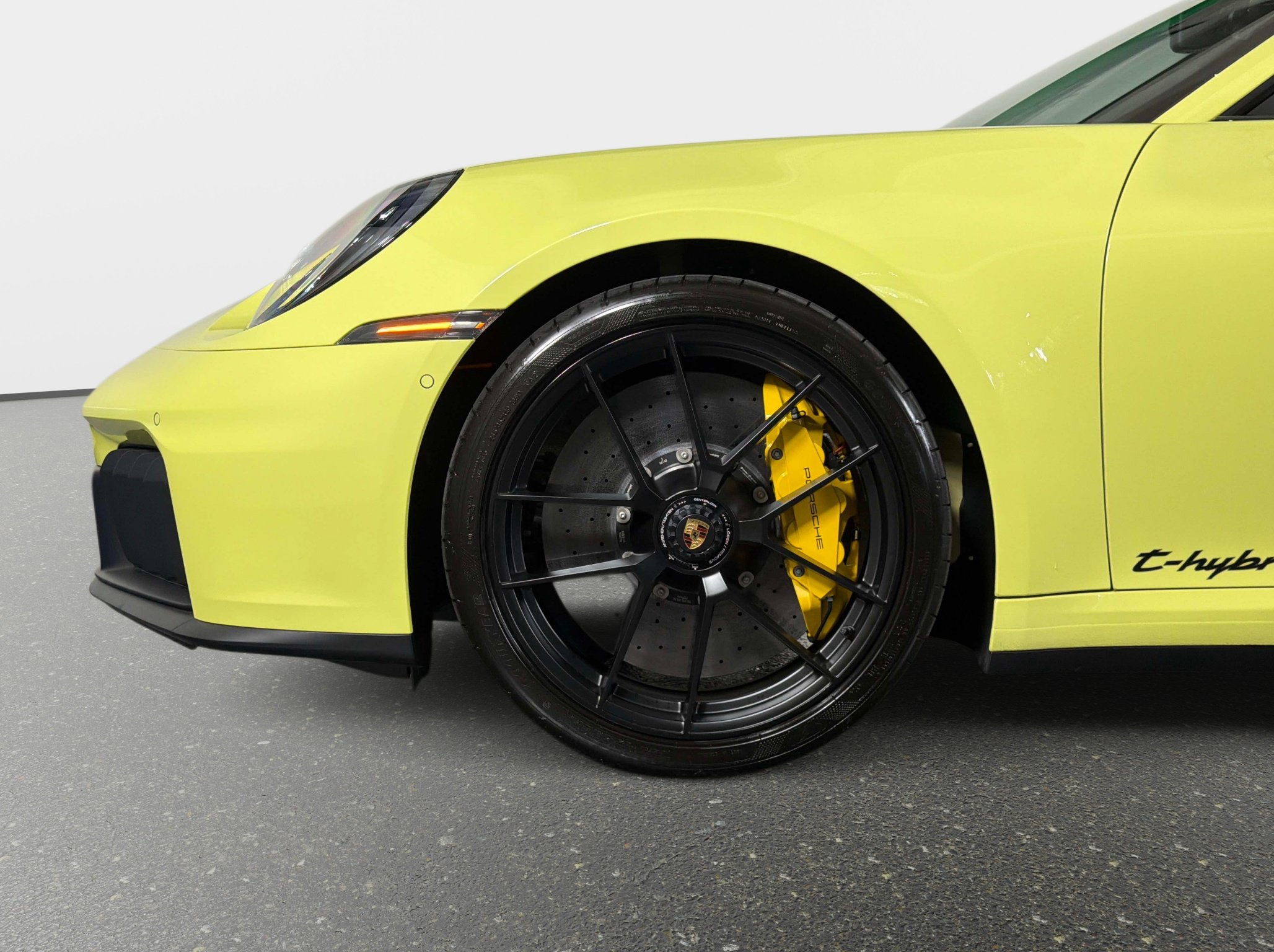 Used 2025 Porsche 911 Carrera 4 GTS AWD/4WD image 17