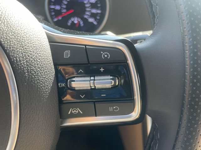 Certified 2024 Kia Carnival LX FWD image 28