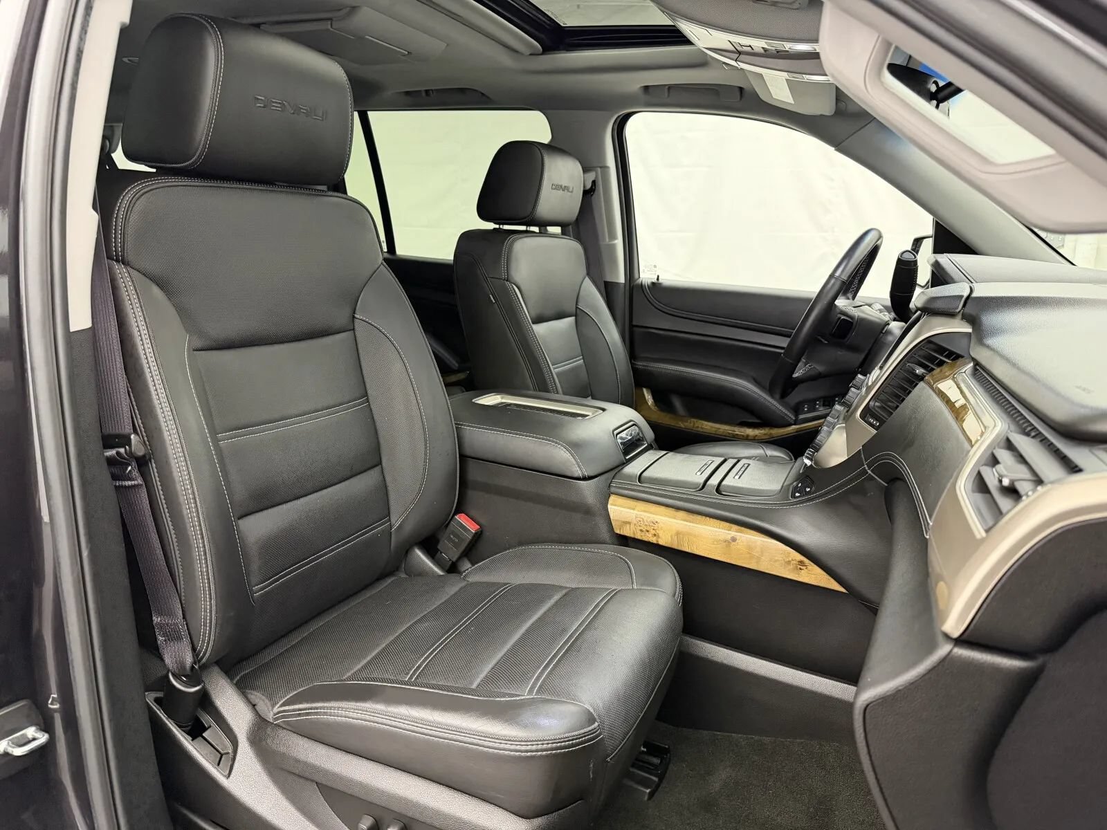 Used 2017 GMC Yukon XL Denali w/ Open Road Package AWD/4WD image 37