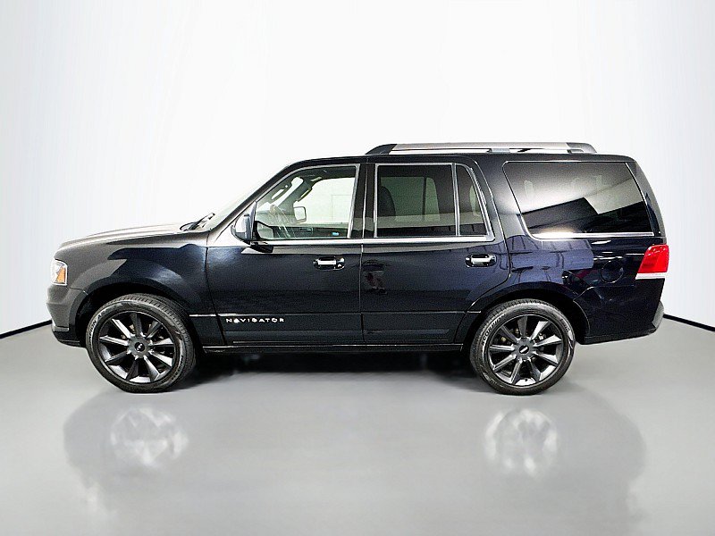 Used 2016 Lincoln Navigator Reserve AWD/4WD image 4