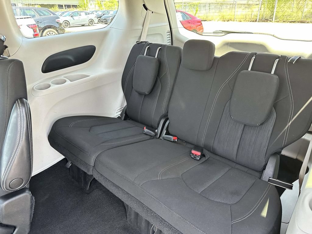 Used 2022 Chrysler Voyager LX FWD image 7