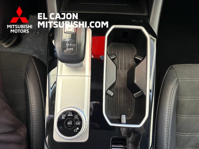 Used 2025 Mitsubishi Outlander SE FWD image 15