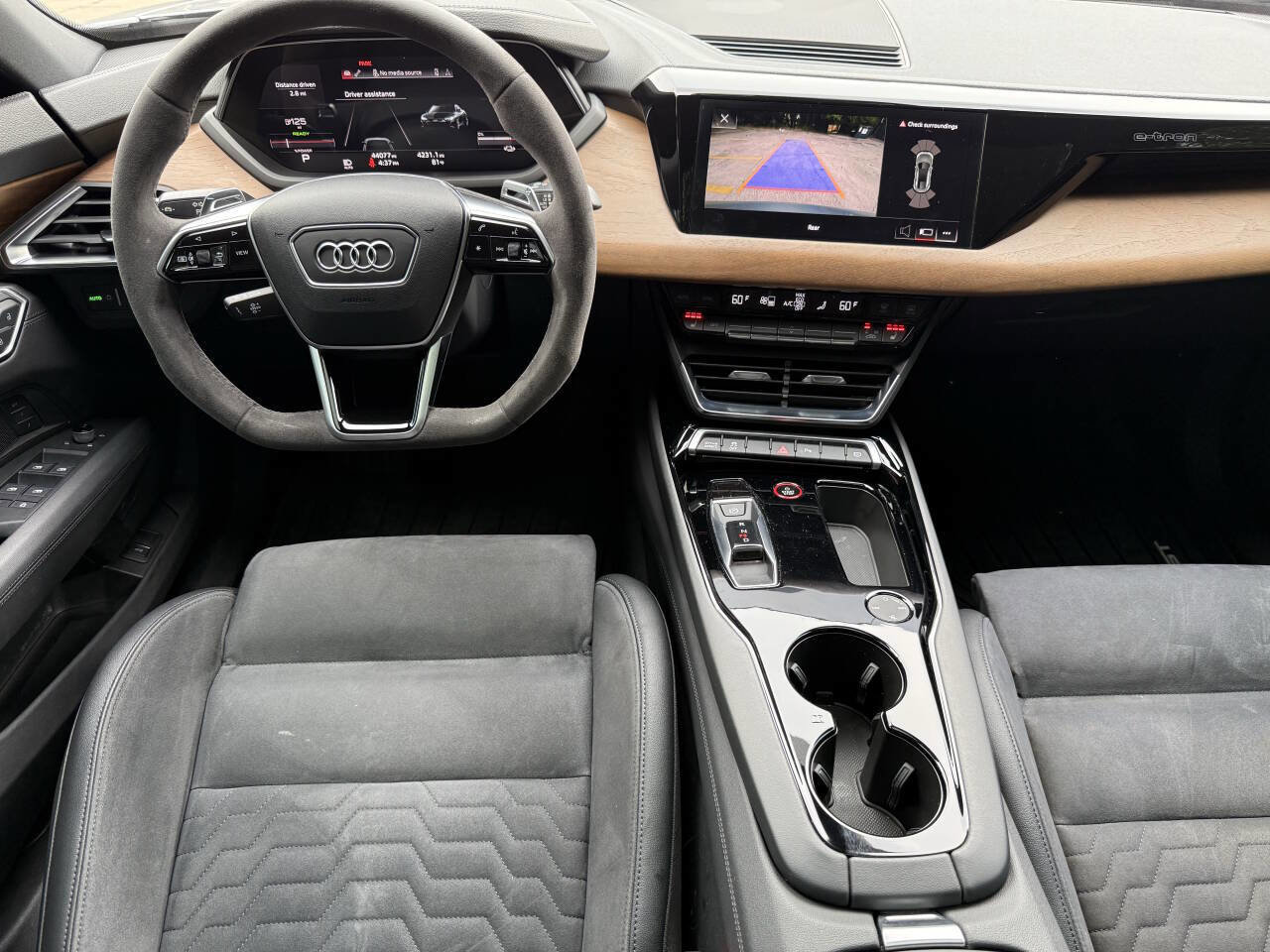 Used 2022 Audi e-tron GT Premium Plus image 35