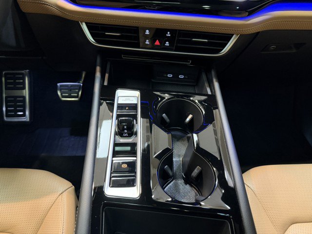 Used 2024 Volkswagen Atlas Cross Sport SEL R-Line image 11