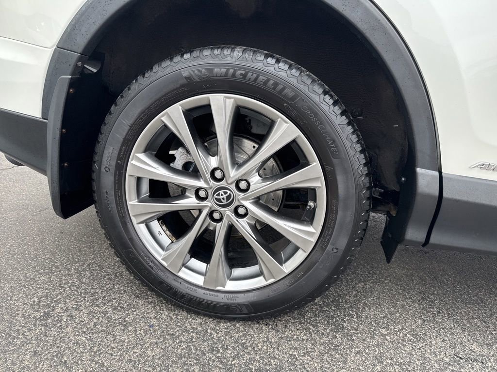 Used 2018 Toyota RAV4 Limited image 9