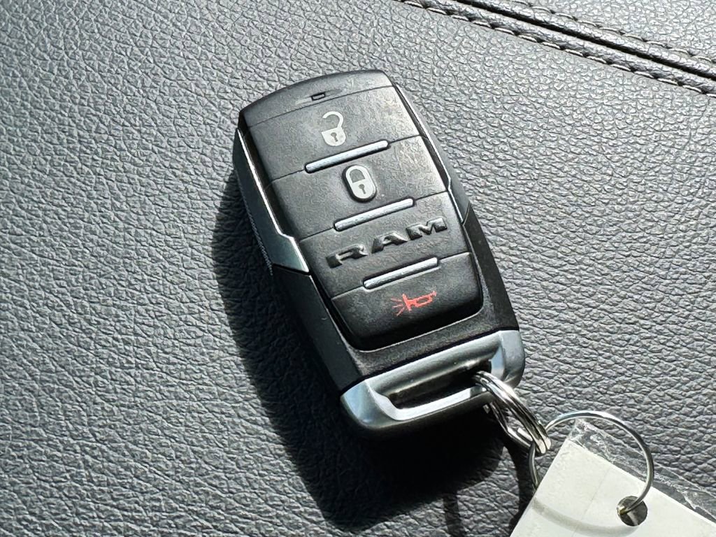 Used 2022 RAM 1500 Big Horn AWD/4WD image 32