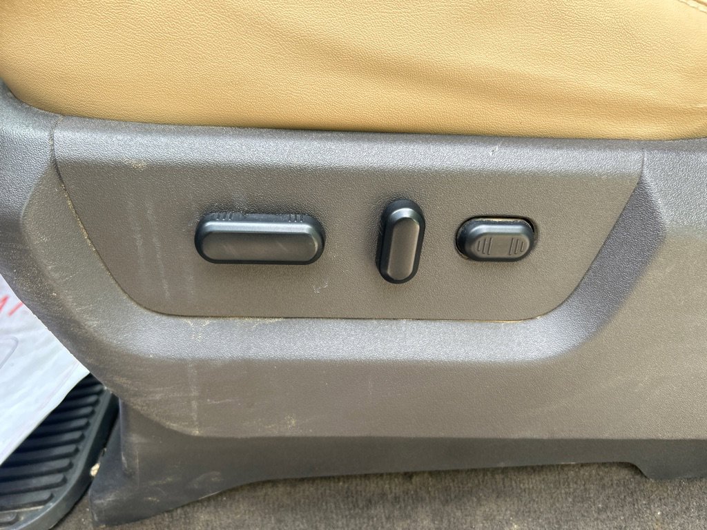 Used 2011 Ford F450 Lariat w/ Lariat Ultimate Pkg AWD/4WD image 16