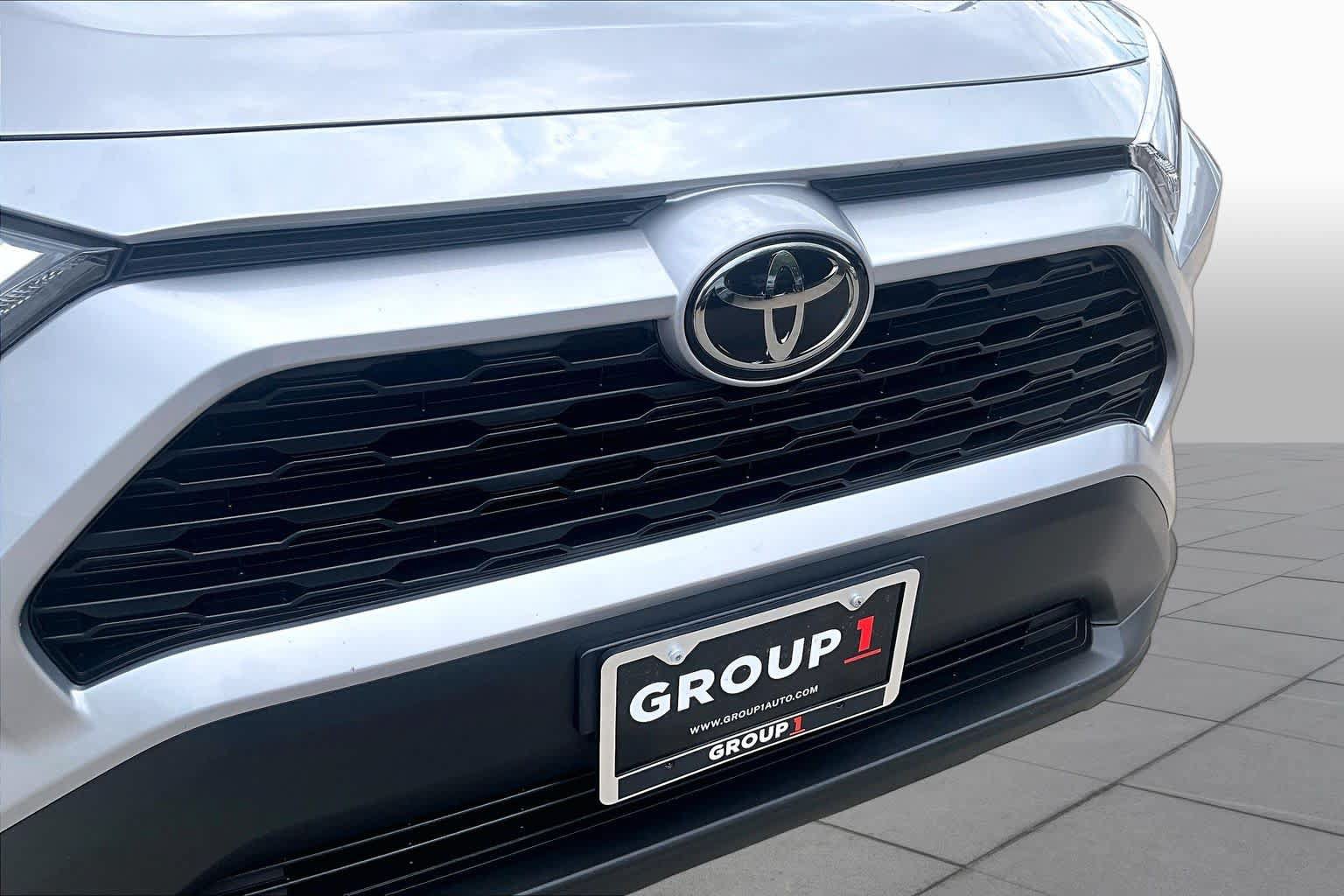 Used 2025 Toyota RAV4 LE AWD/4WD image 29