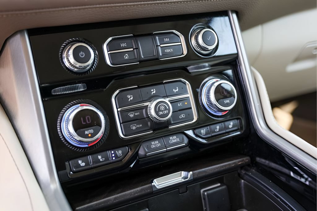 Used 2022 GMC Yukon Denali AWD/4WD image 22