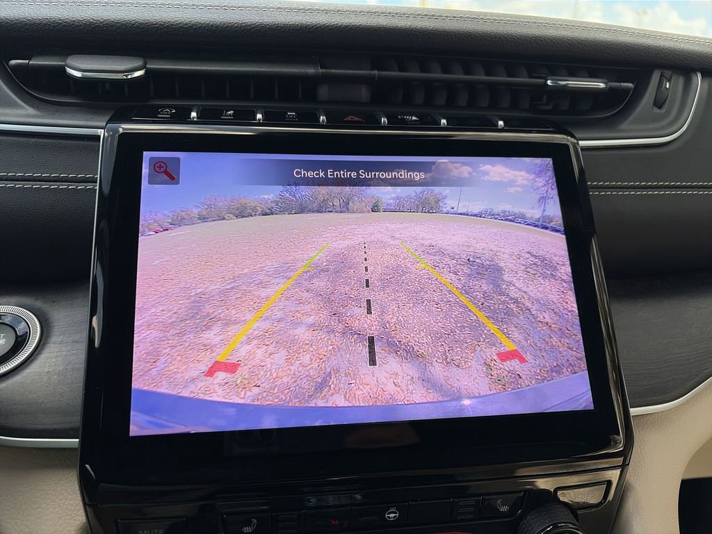 Used 2023 Jeep Grand Cherokee Limited image 20